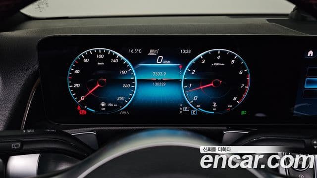 Mercedes-Benz GLB-Class 2021 — ფოტო 8/20