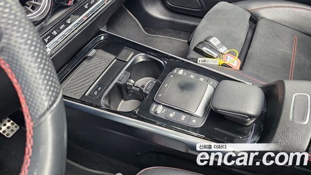 Mercedes-Benz GLB-Class 2021 — ფოტო 18/20