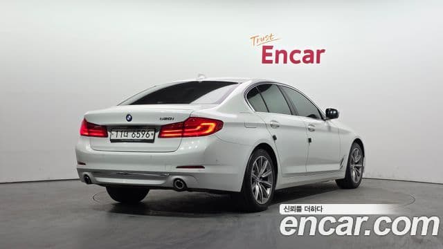 BMW 5 Series 2019 — ფოტო 2/20