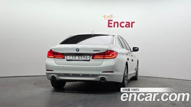 BMW 5 Series 2019 — ფოტო 4/20