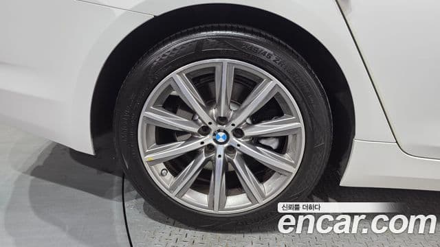 BMW 5 Series 2019 — ფოტო 5/20