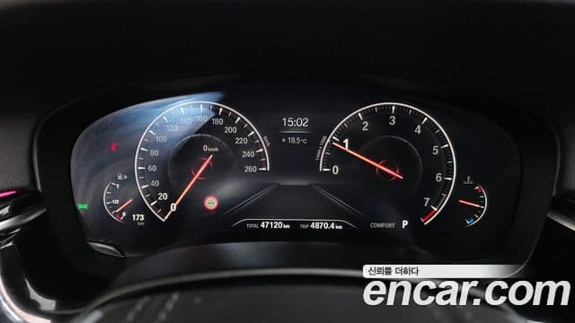 BMW 5 Series 2019 — ფოტო 8/20