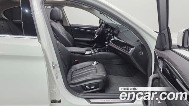 BMW 5 Series 2019 — ფოტო 11/20