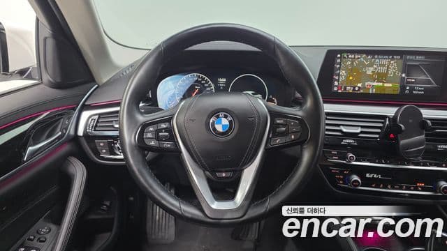 BMW 5 Series 2019 — ფოტო 13/20