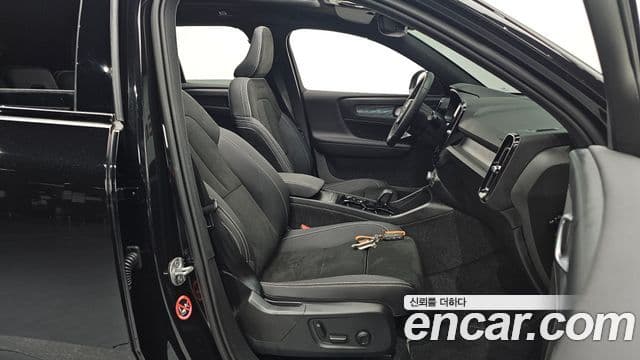Volvo XC40 2025 — Şəkil 10/20