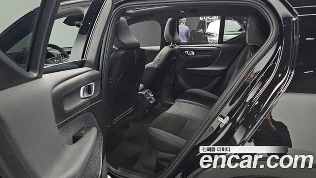 Volvo XC40 2025 — Şəkil 12/20