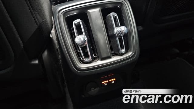 Volvo XC40 2025 — Şəkil 18/20