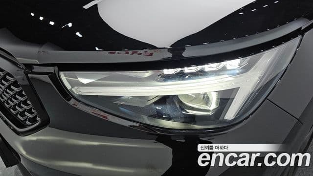 Volvo XC40 2025 — Photo 25/31