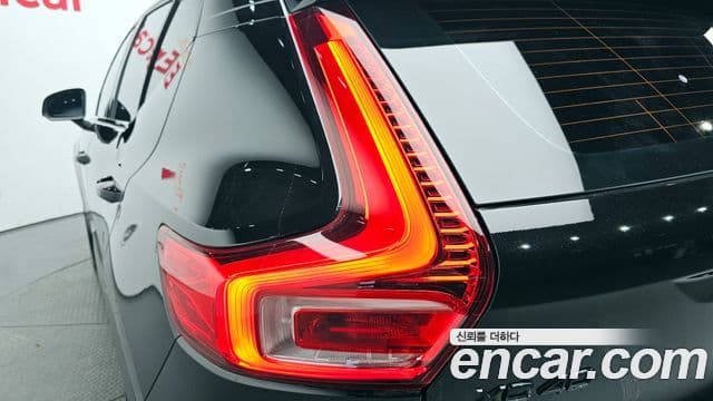Volvo XC40 2025 — Photo 30/31