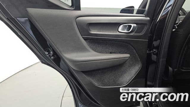 Volvo XC40 2025 — Photo 27/31