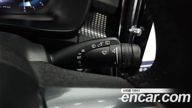 Volvo XC40 2025 — Photo 17/31