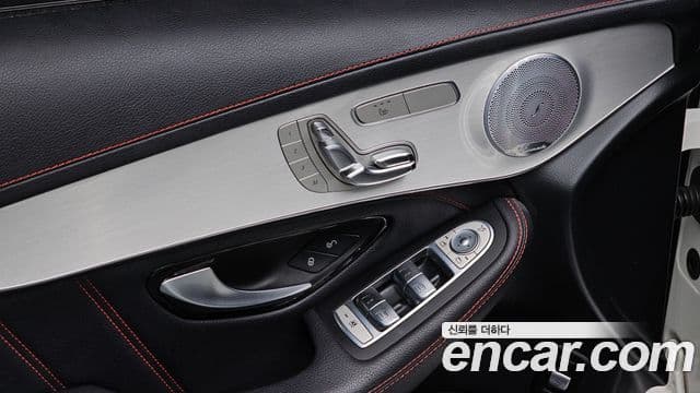 Mercedes-Benz GLC-Class 2018 — Photo 1/30