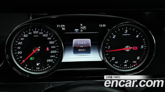 Mercedes-Benz E-Class 2019 — Şəkil 8/20