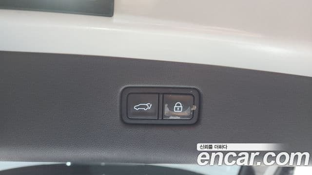 Genesis GV70 2021 — ფოტო 17/20