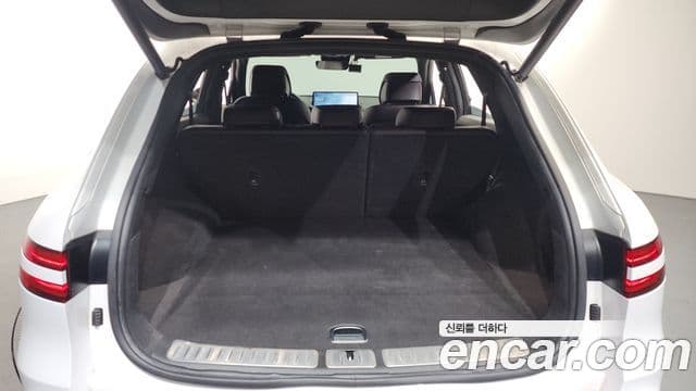 Genesis GV70 2021 — ფოტო 18/20