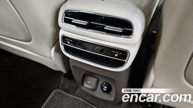 Genesis GV80 2023 — ფოტო 19/20