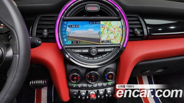Mini Cooper S Convertible 2020 — ფოტო 13/20