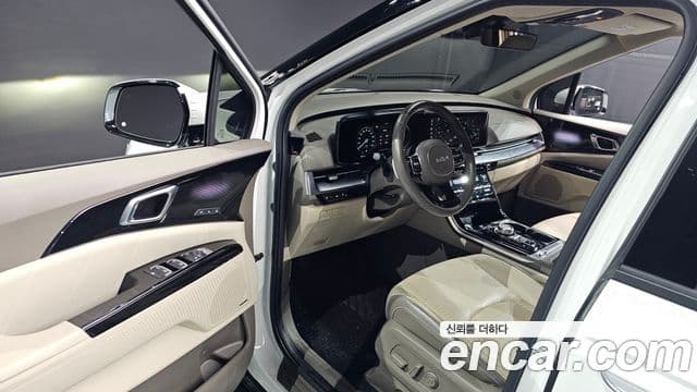Kia Carnival 2022 — фото 10 из 20