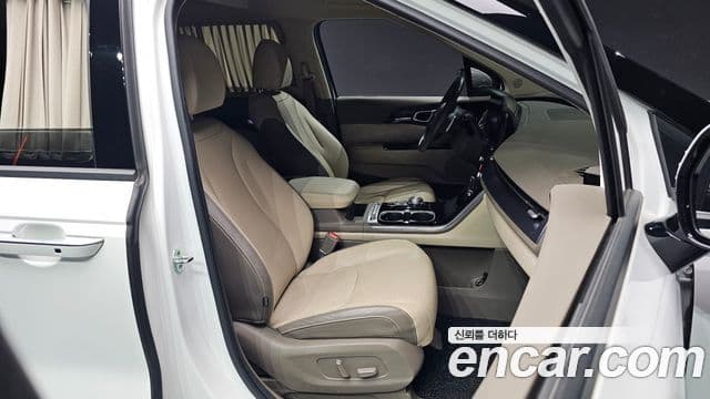 Kia Carnival 2022 — фото 12 из 20