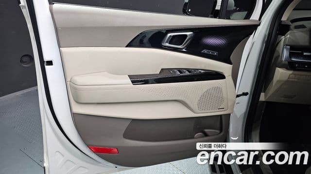 Kia Carnival 2022 — ფოტო 3/31