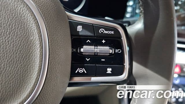 Kia Carnival 2022 — ფოტო 9/31