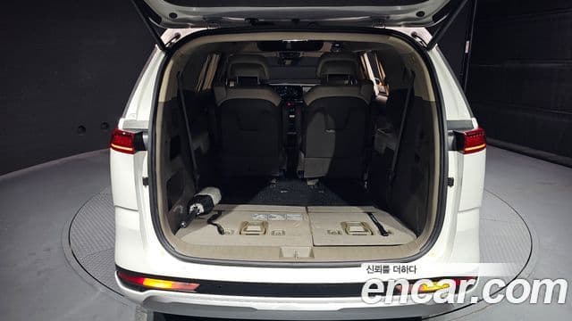 Kia Carnival 2022 — ფოტო 19/31