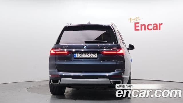 BMW X7 2022 — ფოტო 4/20