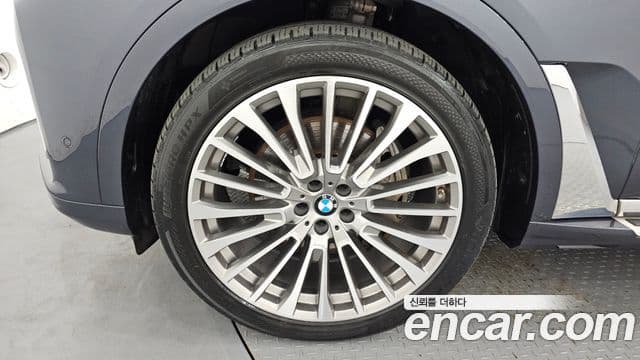 BMW X7 2022 — ფოტო 5/20