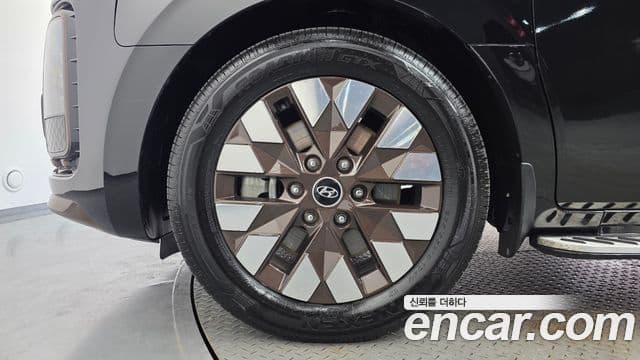 Hyundai Staria 2022 — ფოტო 5/20