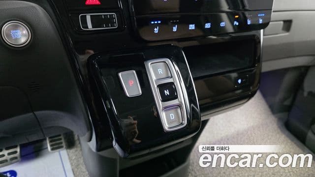 Hyundai Staria 2022 — ფოტო 9/20