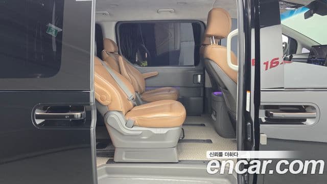Hyundai Staria 2022 — ფოტო 11/20