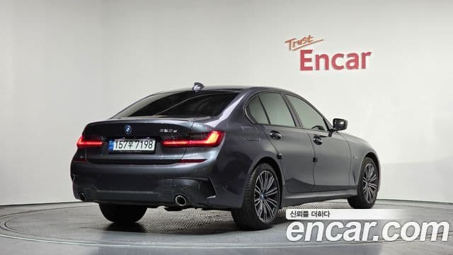 BMW 3 Series 2022 — ფოტო 2/20