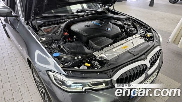 BMW 3 Series 2022 — ფოტო 6/20