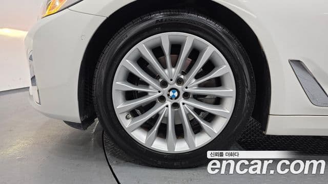 BMW 5 Series 2021 — ფოტო 4/20