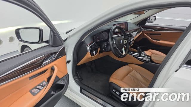 BMW 5 Series 2021 — ფოტო 8/20