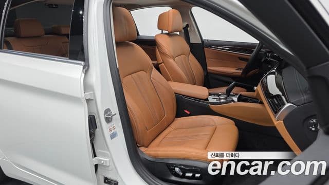 BMW 5 Series 2021 — ფოტო 12/20
