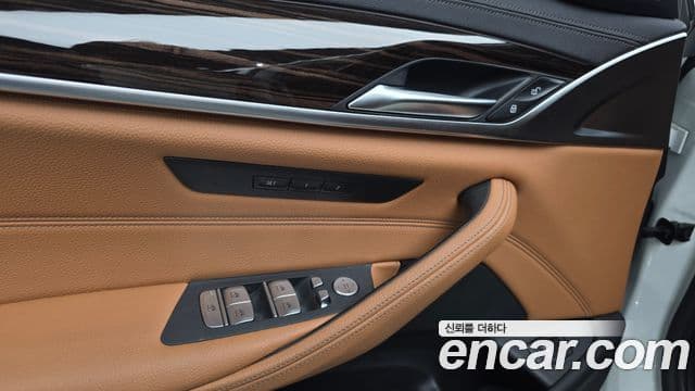 BMW 5 Series 2021 — ფოტო 14/20