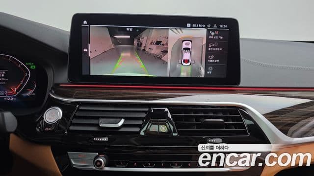 BMW 5 Series 2021 — ფოტო 16/20