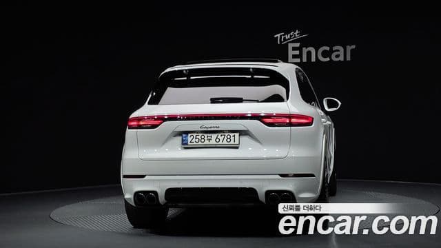 Porsche Cayenne 2021 — фото 3 из 20