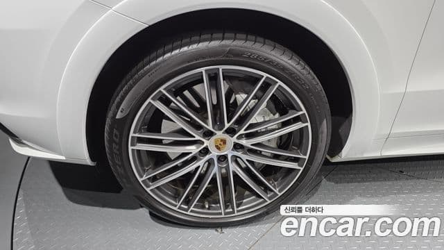 Porsche Cayenne 2021 — ფოტო 4/20