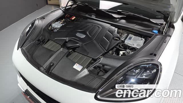 Porsche Cayenne 2021 — ფოტო 5/20