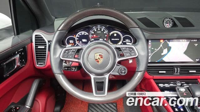 Porsche Cayenne 2021 — ფოტო 12/20