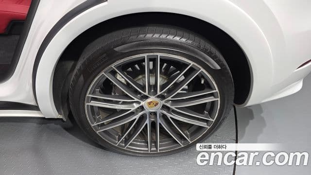 Porsche Cayenne 2021 — Photo 20/30