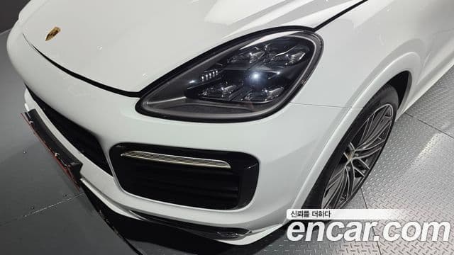 Porsche Cayenne 2021 — Photo 25/30