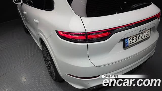 Porsche Cayenne 2021 — Photo 27/30