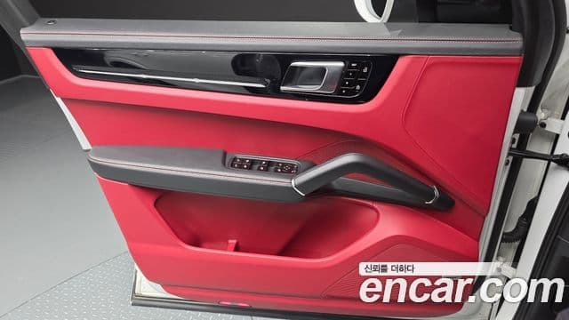 Porsche Cayenne 2021 — Photo 21/30