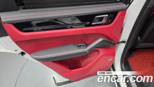 Porsche Cayenne 2021 — Photo 9/30