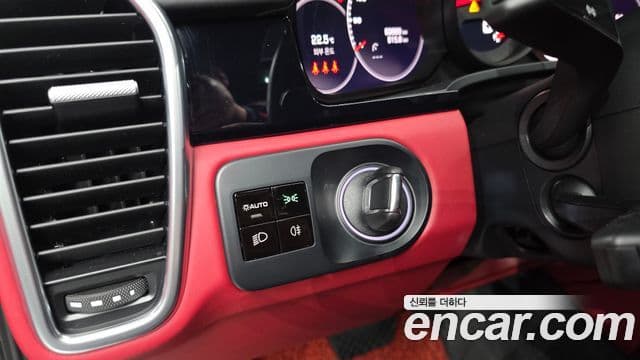 Porsche Cayenne 2021 — Photo 28/30