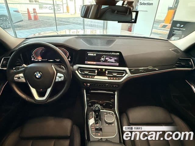 BMW 3 Series 2022 — ფოტო 8/18