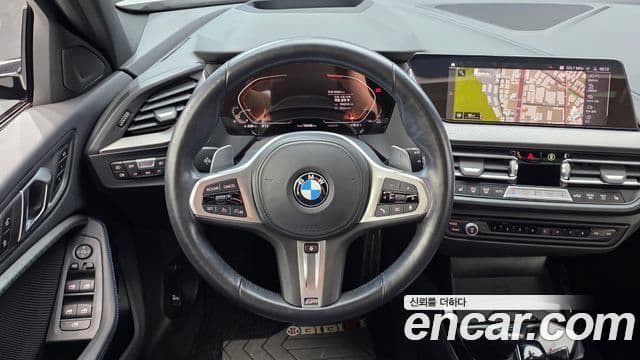 BMW 1 Series 2023 — ფოტო 14/20